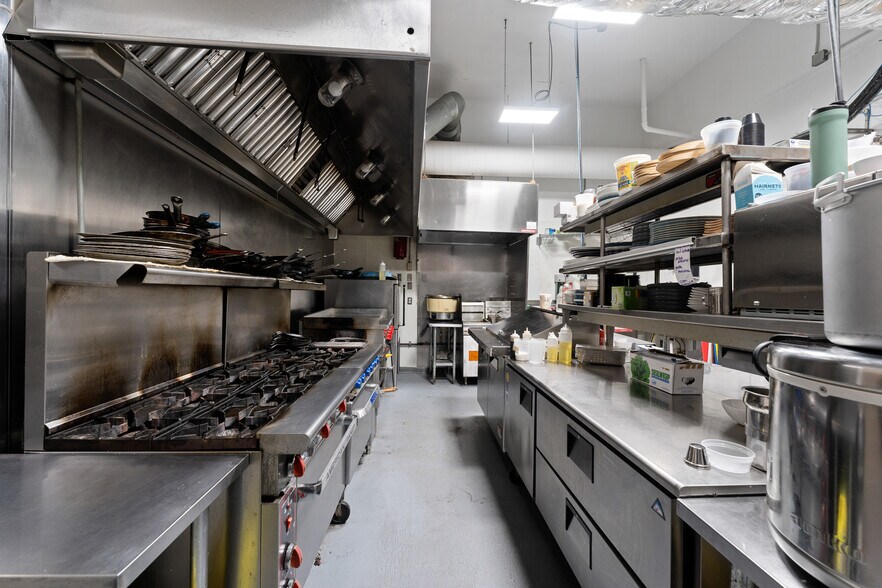 More Photos Of 382 Thames St, Bristol Freestanding For Sale