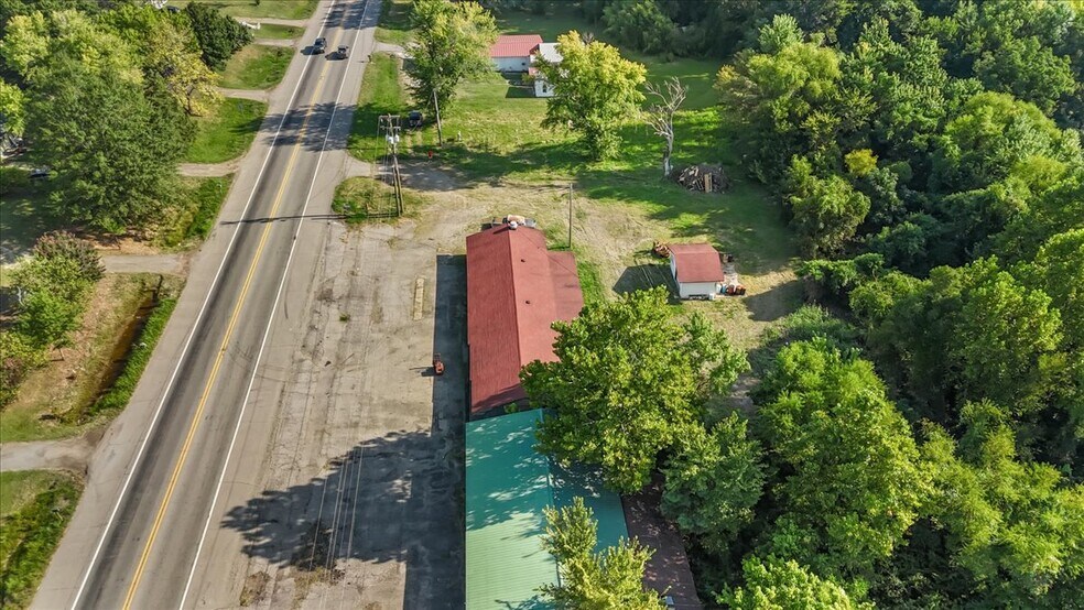 More Photos Of 2701 Pocola blvd, Pocola Warehouse For Sale