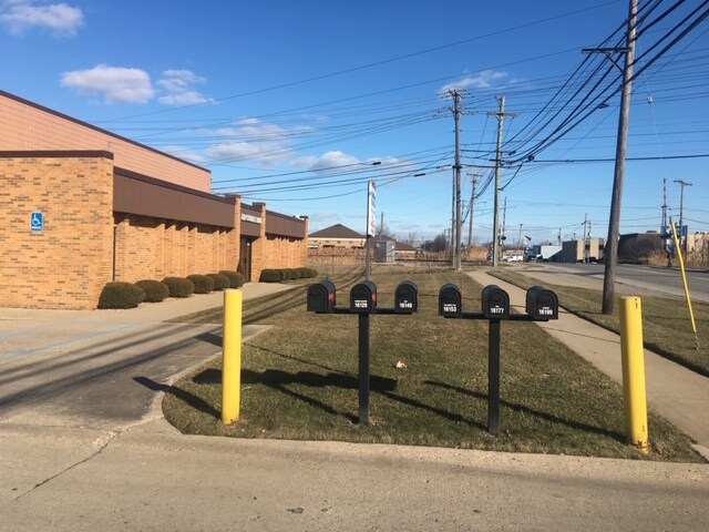 More Photos Of 16129 Common Rd, Roseville Warehouse For Lease