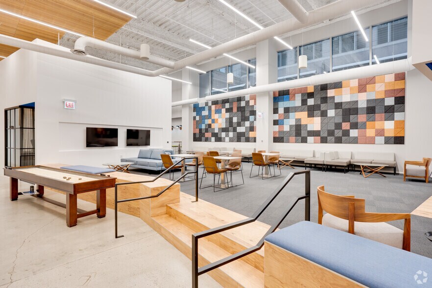 More Photos Of 200 W Adams St, Chicago Office For Lease