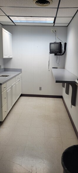 More Photos Of 2820 E Marshall Ave, Longview Light Manufacturing For Lease