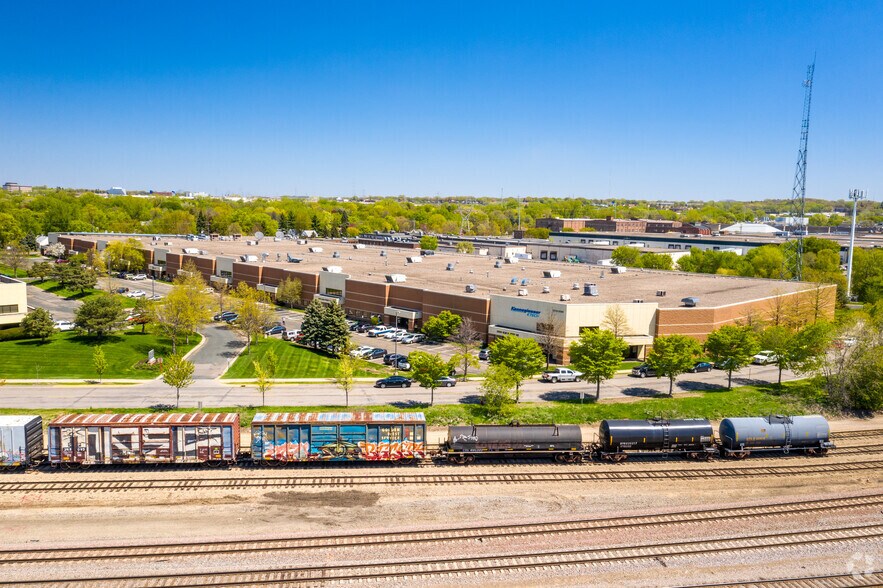 More Photos Of 2000-2090 Elm St SE, Minneapolis Distribution For Lease