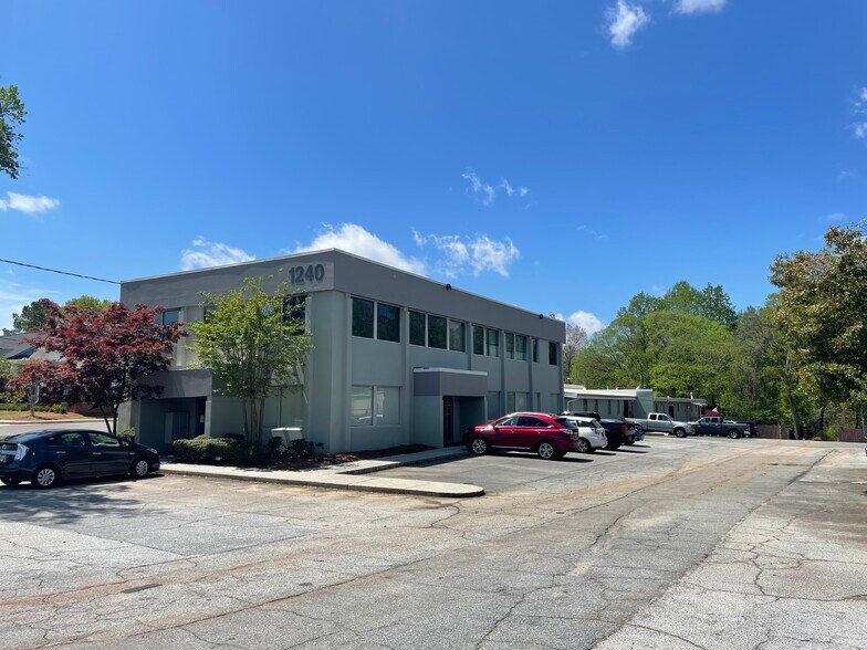 More Photos Of 1240 Clairmont Rd, Decatur Office For Lease