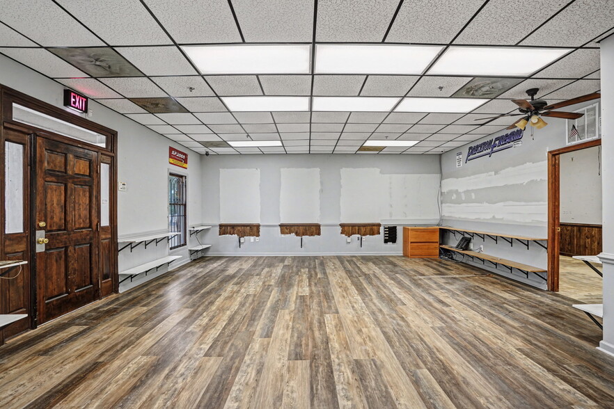 More Photos Of 3021 E Victory Dr, Savannah Office For Sale