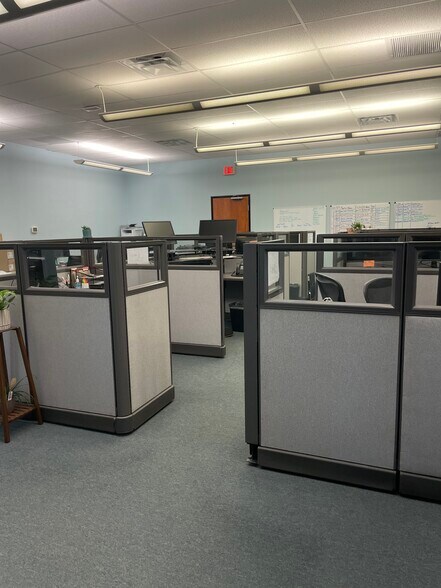 More Photos Of 6615 Vaught Ranch Rd, Austin Office Residential For Lease