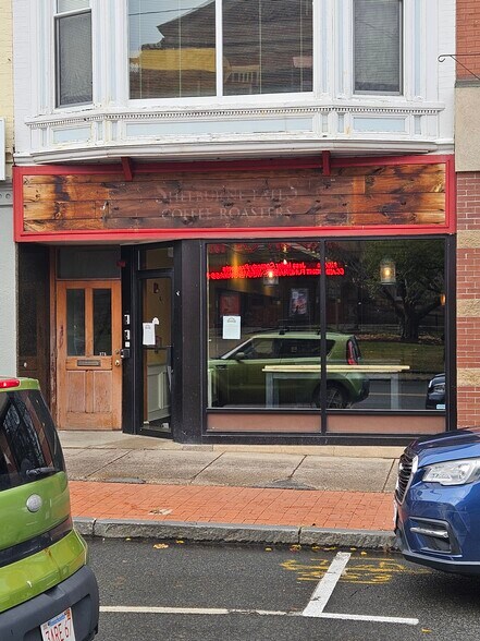 More Photos Of 273 Main St, Northampton Storefront Retail Office For Lease
