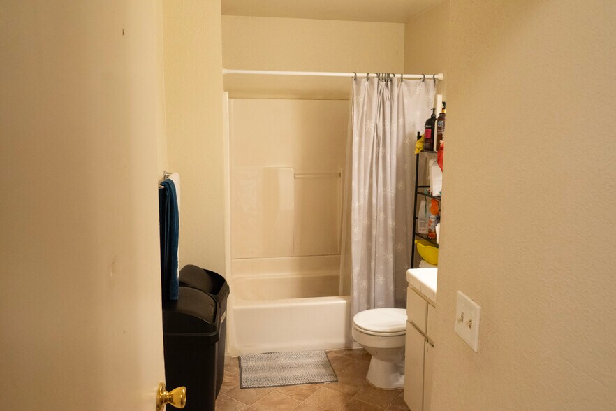 More Photos Of 1491-1499 Bellevue Rd, Atwater Apartments For Sale