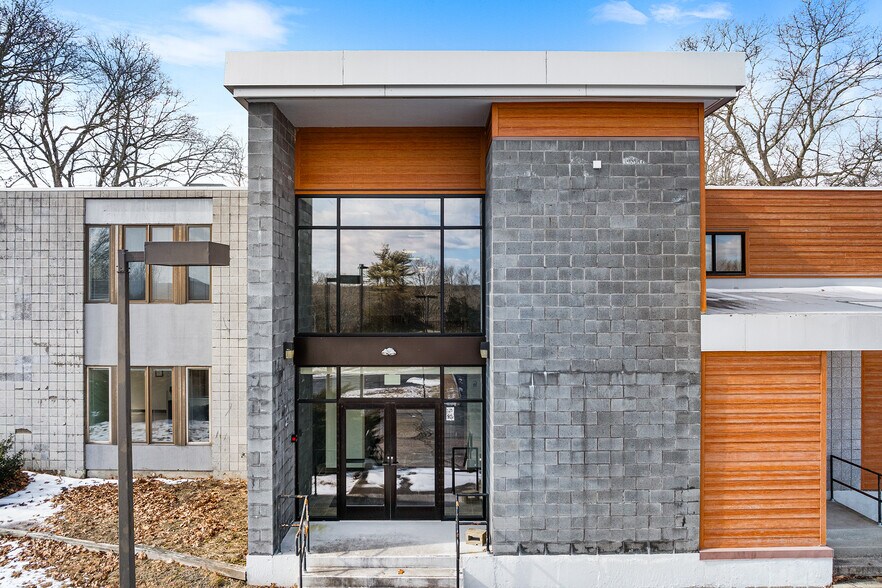 More Photos Of 183 Providence New London Tpke, North Stonington Unknown For Lease