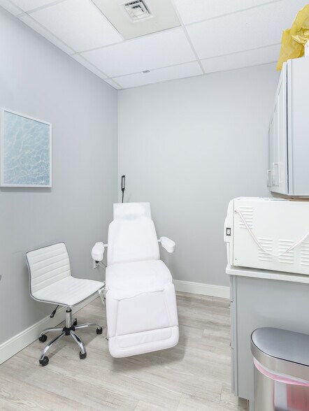 More Photos Of 4437 Brookfield Corporate Dr, Chantilly Office For Sale