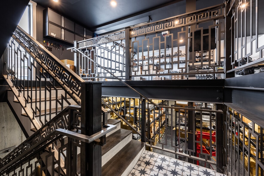 More Photos Of 4554 Forestdale Dr, Park City Light Manufacturing For Sale