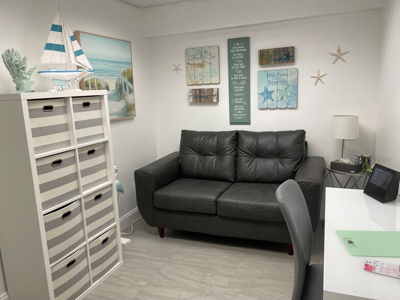 More Photos Of 100 NE 15th St, Homestead Office For Lease
