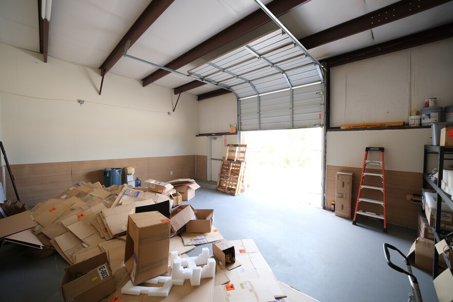 More Photos Of 13630 Immanuel Rd, Pflugerville Light Manufacturing For Lease
