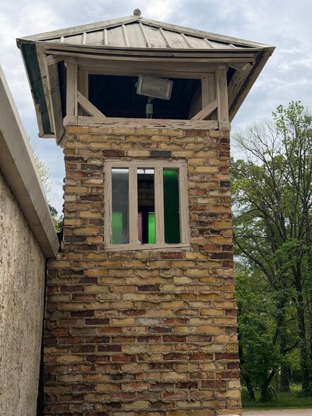 More Photos Of 1951 E 3rd St, Corinth Cemetery Mausoleum For Sale