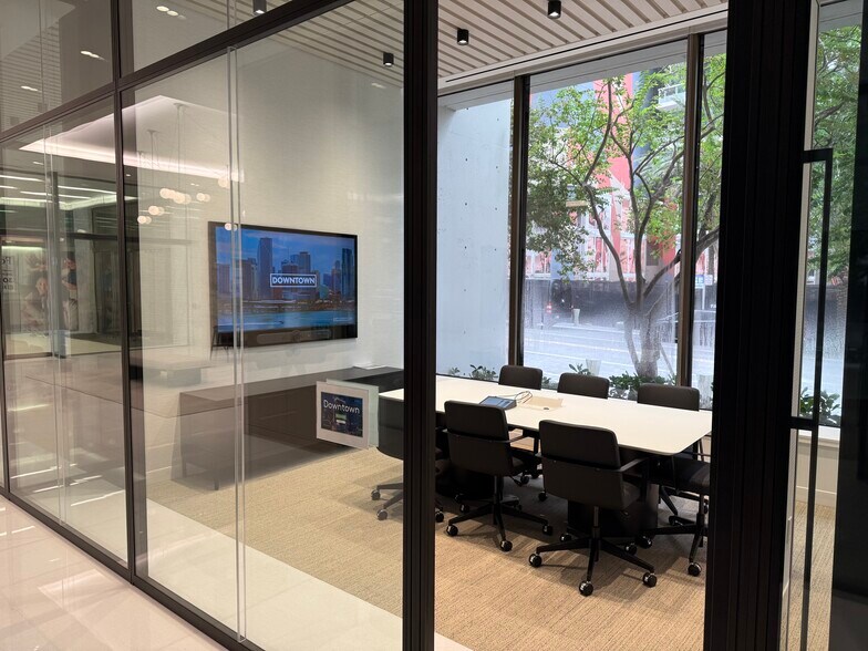 More Photos Of 2 S Biscayne Blvd, Miami Office Residential For Lease