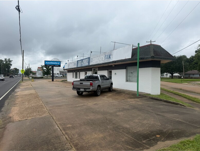 More Photos Of 3910 Youree Dr, Shreveport Freestanding For Lease