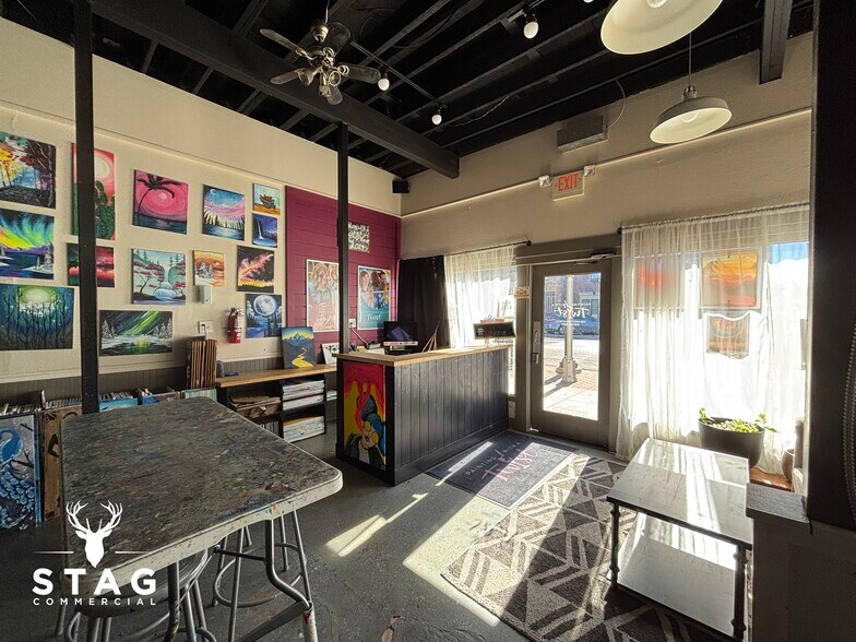 More Photos Of 208 W Oak St, Denton Storefront For Lease