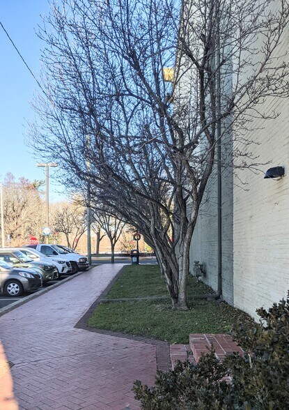 More Photos Of 14-16 E Commerce St, Bridgeton Office For Lease