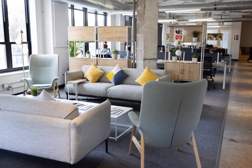 More Photos Of 1212 N Ashland Ave, Chicago Office For Lease