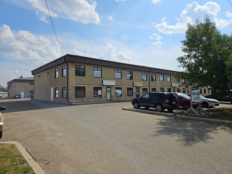 More Photos Of 4731 61 St, Red Deer Service For Lease