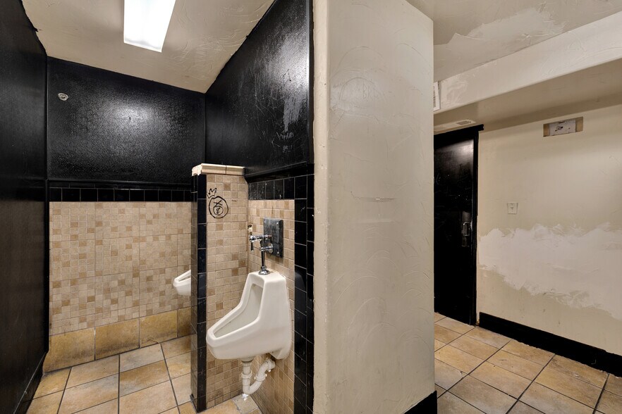 More Photos Of 139 E Hopkins St, San Marcos Bar For Sale
