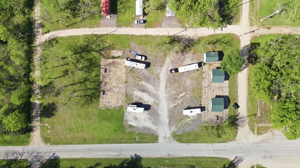 More Photos Of 74 2nd St, Moran Trailer Camper Park For Sale