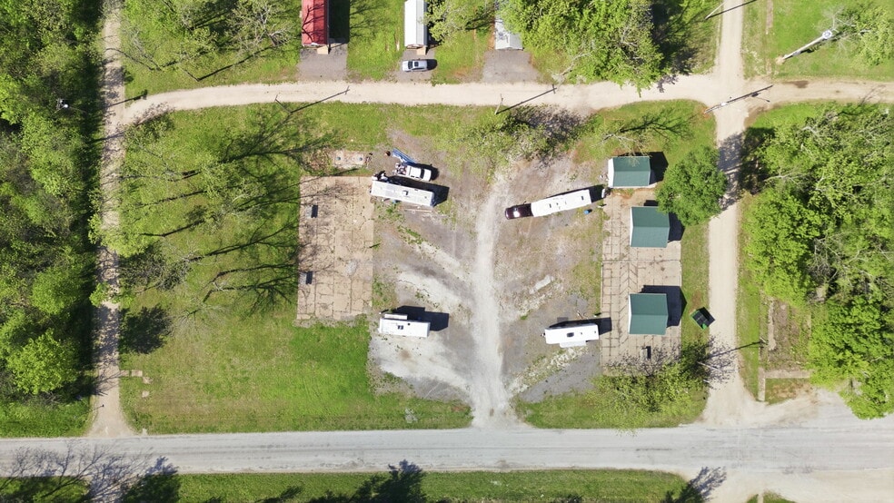More Photos Of 74 3rd St, Moran Trailer Camper Park For Sale