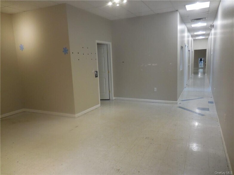 More Photos Of 3054 Us-9w, New Windsor Township Warehouse For Lease