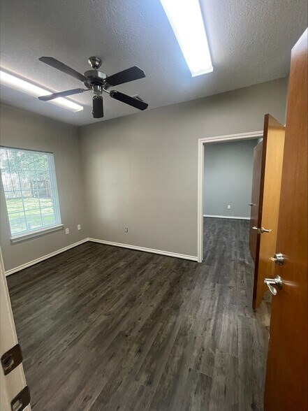 More Photos Of 17006 Seven Pines Dr, Spring Unknown For Lease