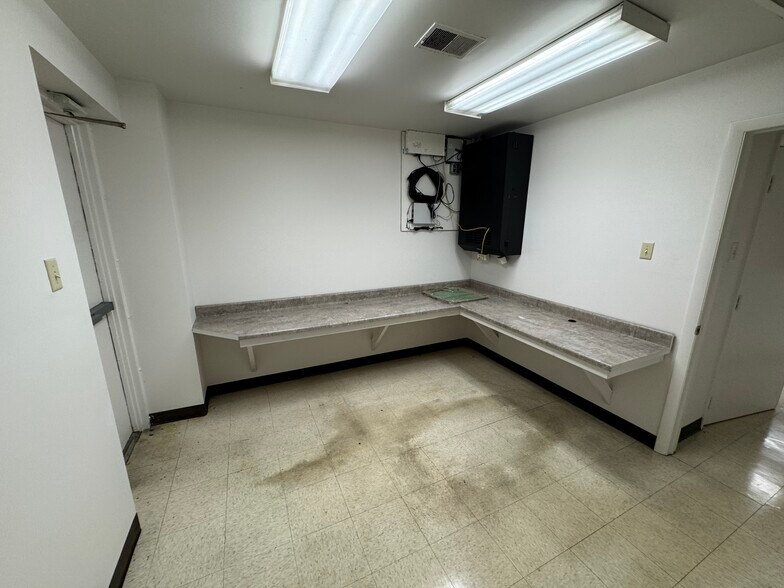 More Photos Of 16125 Business Pky, Hagerstown Service For Lease