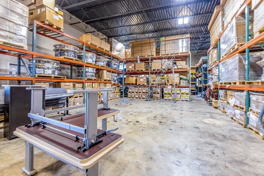 More Photos Of 109 Diversified Dr, Villa Ridge Service For Lease