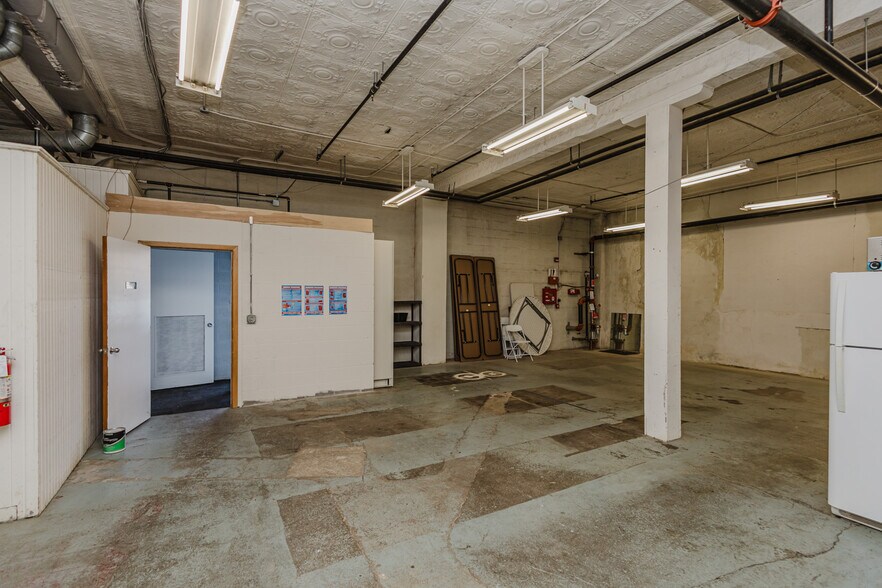 More Photos Of 724 N Main St, Newton Storefront For Sale