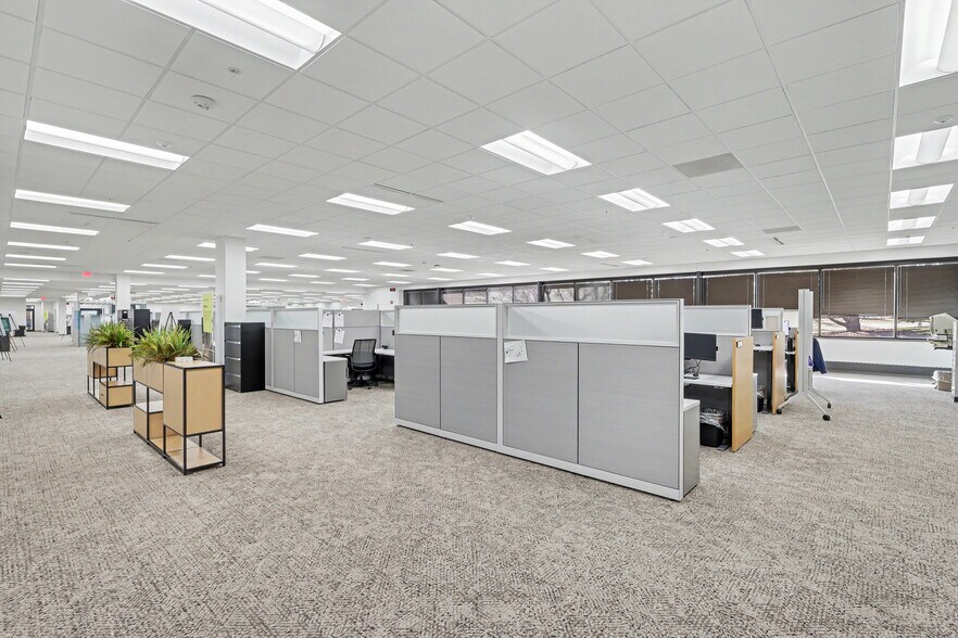 More Photos Of 2000 Heritage Way, Waverly Office For Sale