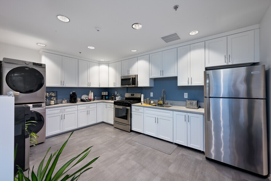 More Photos Of 1762 14th St, Santa Monica Office For Sale