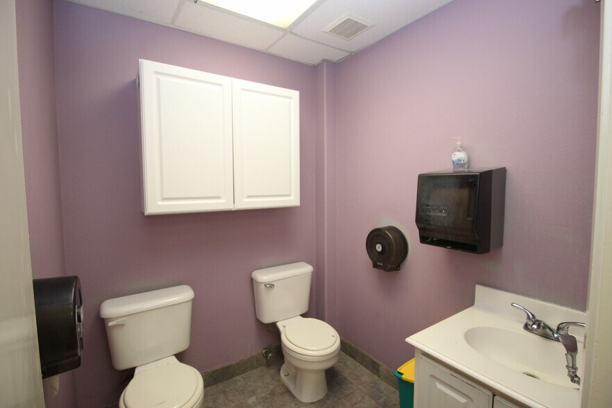 More Photos Of 3421 E Walnut St, Pearland Daycare Center For Sale