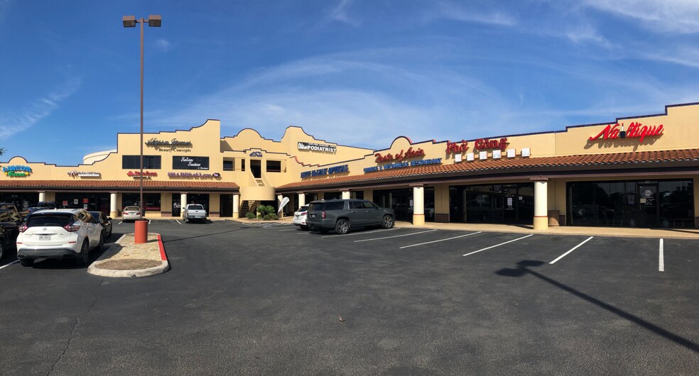 More Photos Of 300 W Bitters Rd, San Antonio Unknown For Lease