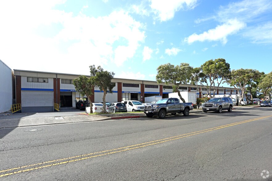 More Photos Of 99-1093 Iwaena St, Aiea Warehouse For Lease