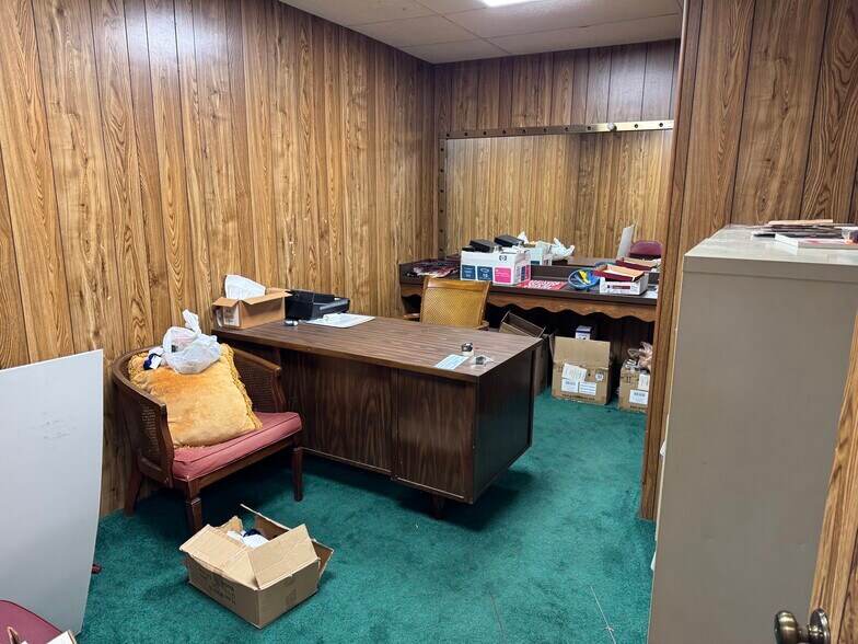 More Photos Of 10408 State Highway 64 E, Tyler Theater Concert Hall For Sale