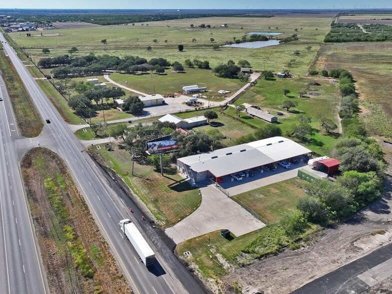 More Photos Of 6725 US Highway 77, Sinton Showroom For Sale