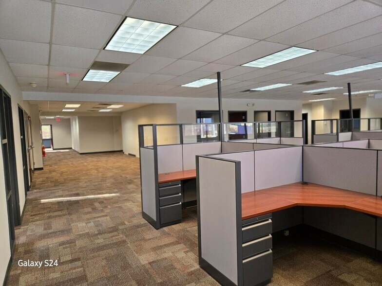 More Photos Of 9 Cornell Rd, Latham Office For Lease