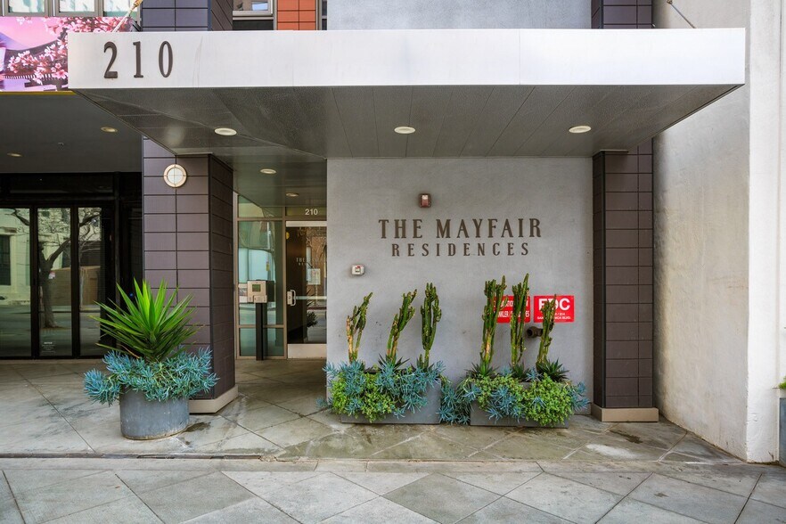 More Photos Of 214 Santa Monica Blvd, Santa Monica Apartments For Lease