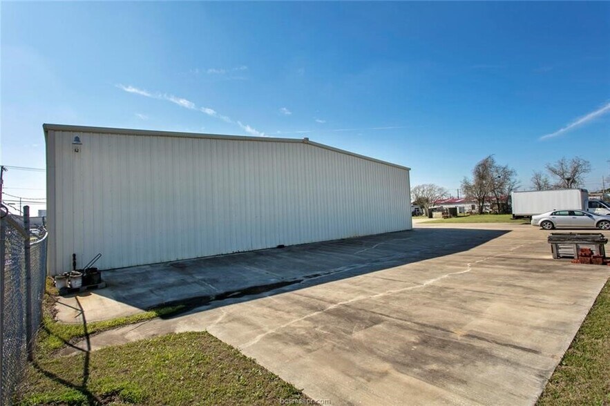More Photos Of 610 W Carson St, Bryan Warehouse For Sale