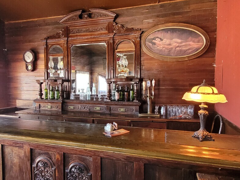 More Photos Of 331 W Rockspring Ln, Benson Movie Radio TVStudio For Sale