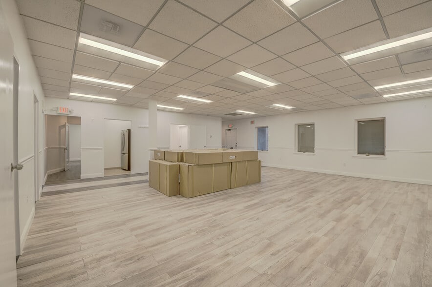 More Photos Of 4609 Pinecrest Office Park Dr, Alexandria Medical For Sale