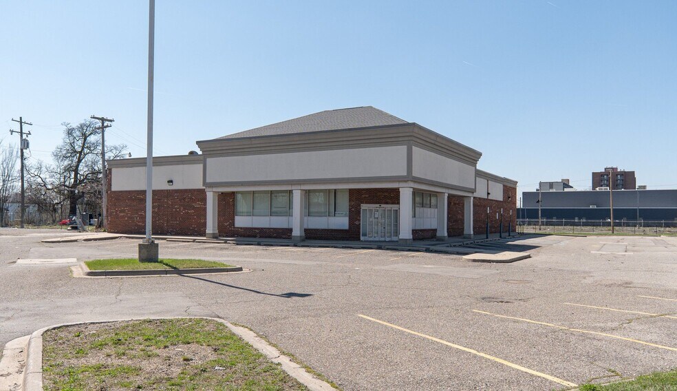 More Photos Of 2590 W Grand Blvd, Detroit Drugstore For Sale