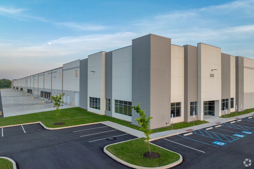 More Photos Of 200 Central Blvd, Myerstown Warehouse For Lease
