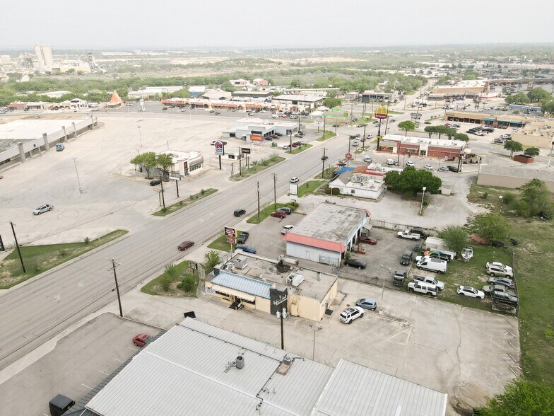 More Photos Of 11318 Perrin Beitel Rd, San Antonio Restaurant For Sale