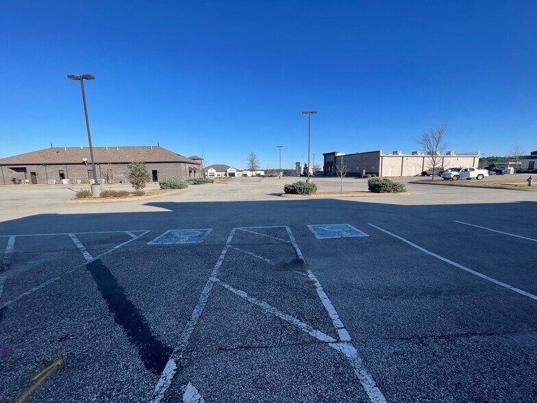 More Photos Of 1378 Union University Dr, Jackson General Retail For Lease