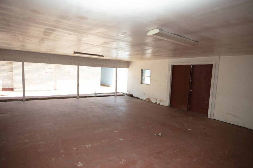 More Photos Of 6628 Crestway Dr, San Antonio Flex For Sale