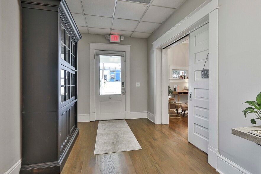 More Photos Of 53 Washington St, Fairburn Office For Sale