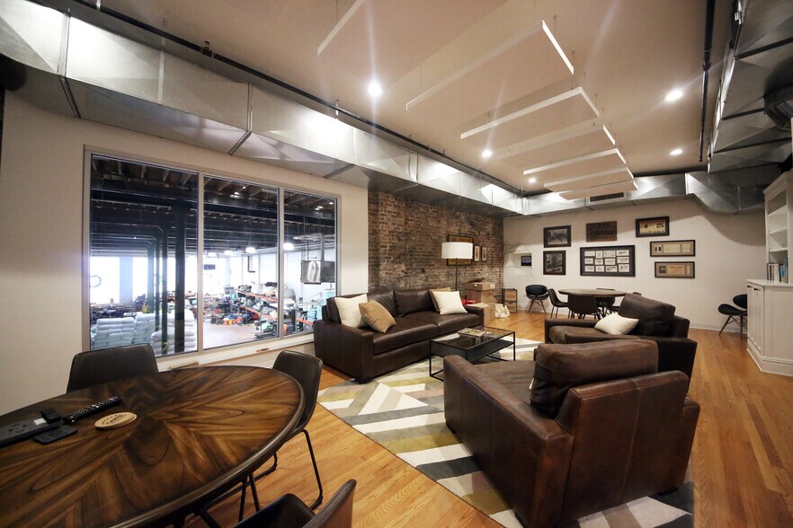 More Photos Of 4131 S State St, Chicago Manufacturing For Sale